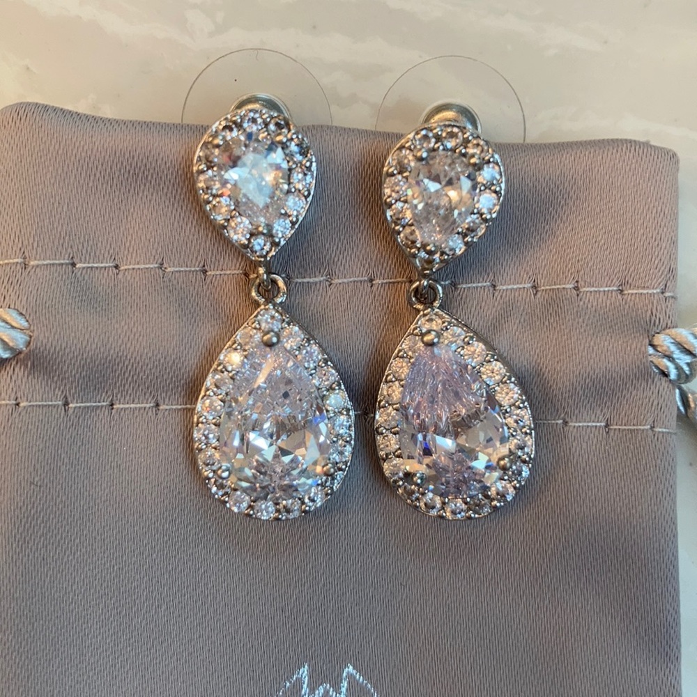 Teardrop Dangle Earrings made Of Cubic Zirconia